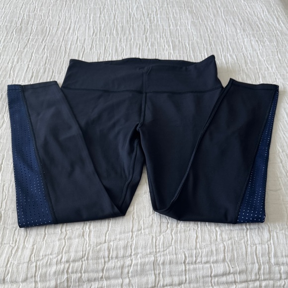 Athleta Ultimate Stash Pocket Laser Dot High Rise 7/8 Legging, Size S - Picture 6 of 8